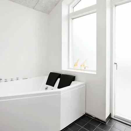 Vakantiehuis Three-bedroom Holiday In Tarm 12 Hemmet