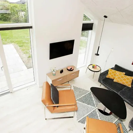 Three-bedroom Holiday In Tarm 12 *